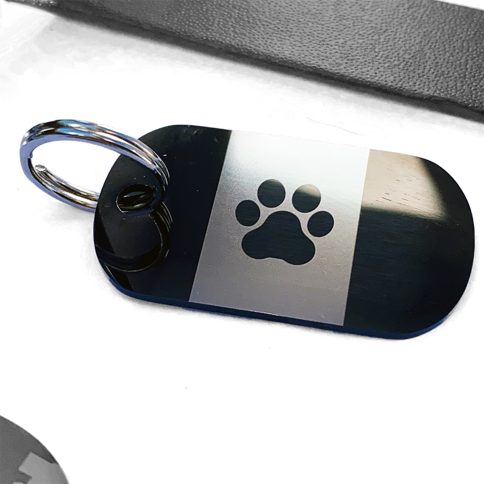 Single name tag featuring a paw print design
